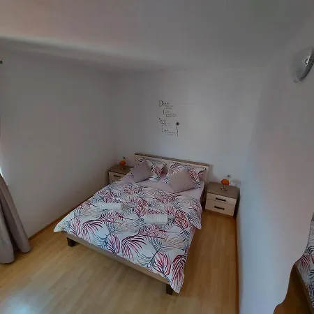 Karlo Apartamento Bol