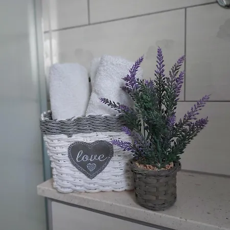 Karlo Apartamento Bol