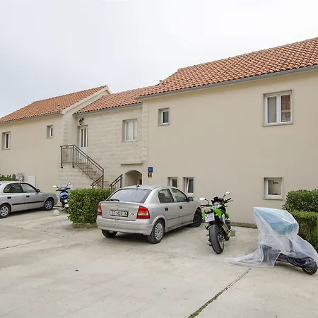 Karlo Apartamento Bol